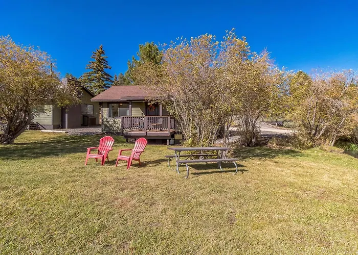 Cozy Retreat With Scenic Views *
