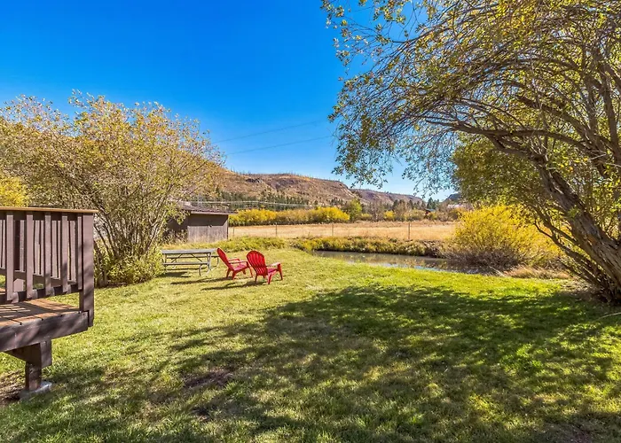 Cozy Retreat With Scenic Views Hébergement de vacances *