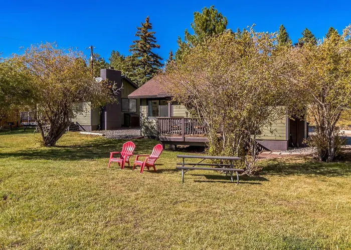 Cozy Retreat With Scenic Views *