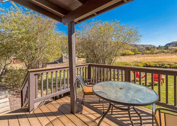 Cozy Retreat With Scenic Views Hébergement de vacances Greer