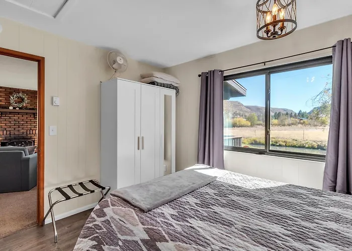 Cozy Retreat With Scenic Views Hébergement de vacances