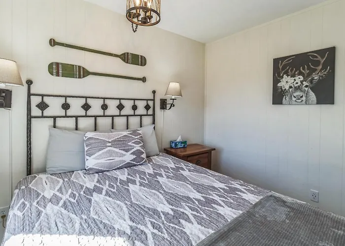 Hébergement de vacances Cozy Retreat With Scenic Views