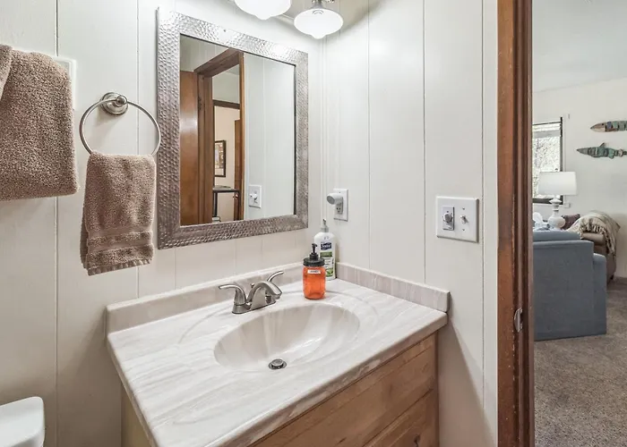 Cozy Retreat With Scenic Views Hébergement de vacances Greer