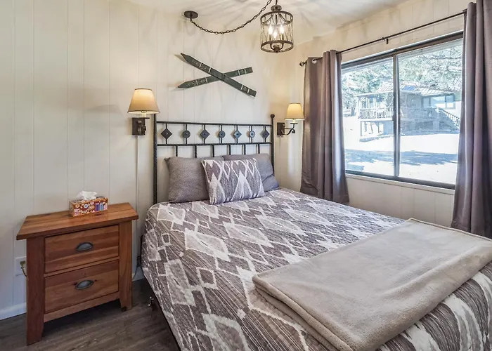 Cozy Retreat With Scenic Views Hébergement de vacances *