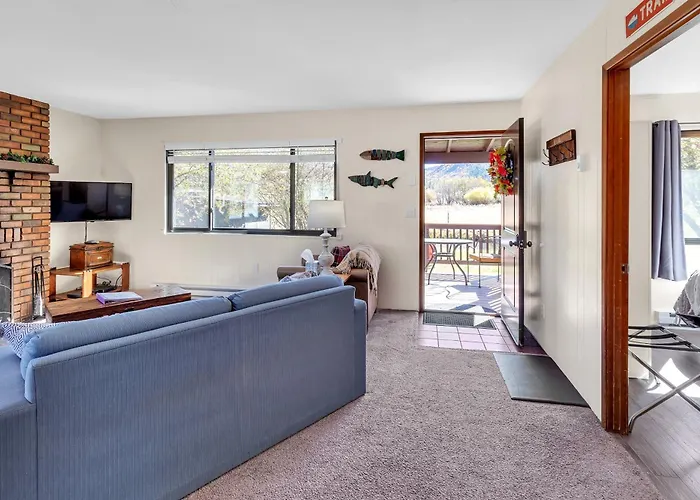 Cozy Retreat With Scenic Views Hébergement de vacances Greer