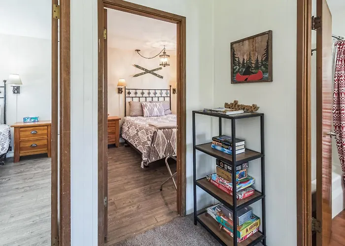 Cozy Retreat With Scenic Views Hébergement de vacances